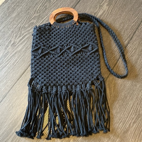 Danielle Nicole Macrame crossbody Fringe bag. Black with Wooden handles. - Picture 1 of 8